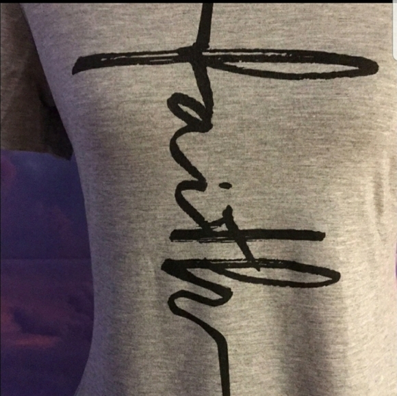 Top Destinations Faith t-shirt - Picture 3 of 9